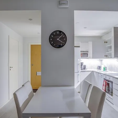 Lägenhet Tyylikaes Kaksio Kakolanmaeellae! Åbo