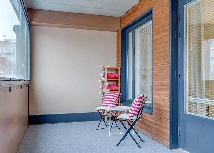 Tyylikaes Kaksio Kakolanmaeellae! Apartamento